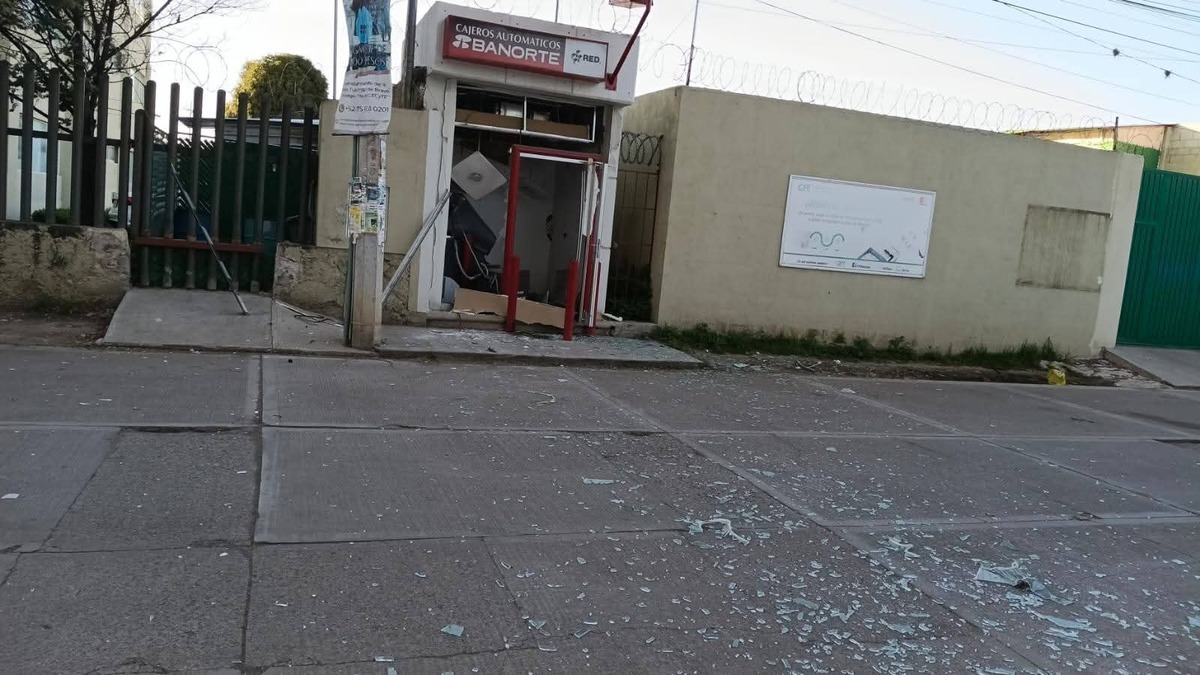 Ponen explosivos a cajero automático. (Cortesía)