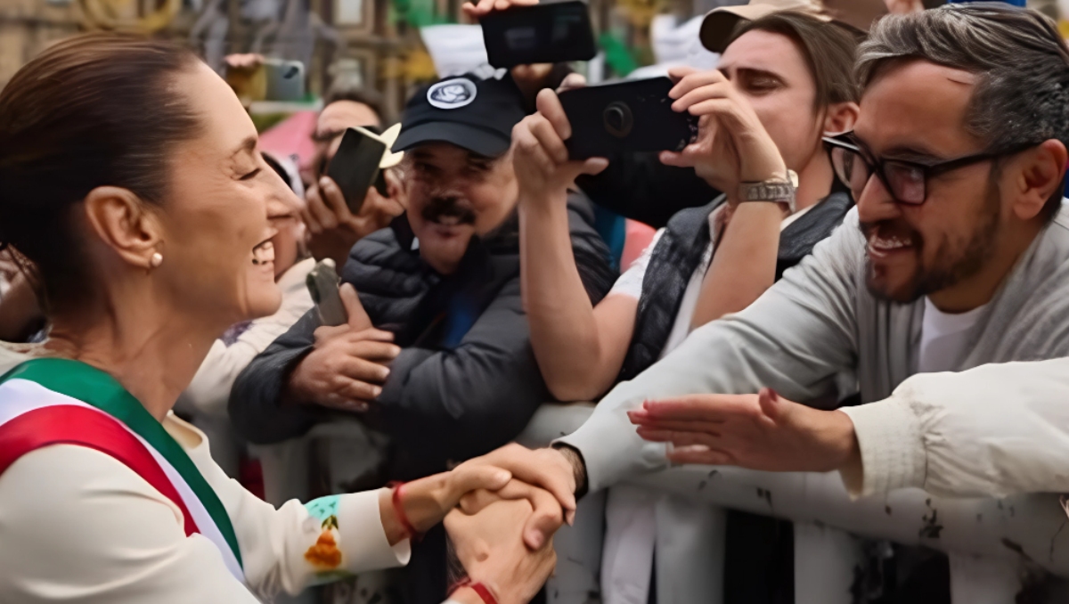 Genaro Lozano y Claudia Sheinbaum en el Zócalo. | Foto: Genaro Lozano vía Twitter / mejorada con IA.