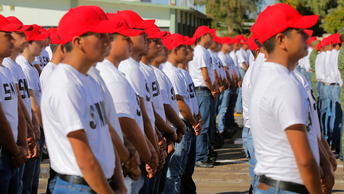Jóvenes evitan tramitar la cartilla militar por la obligación de acudir con corte de cabello militar, que los expone a burlas en la escuela. | Especia