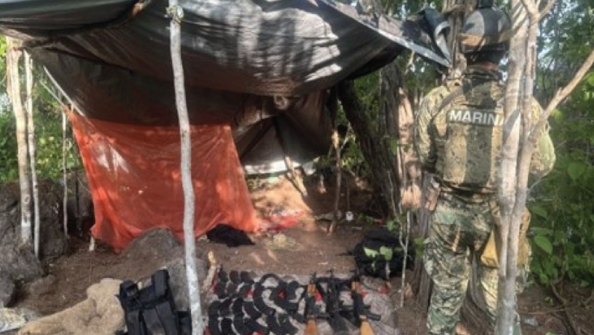 La Semar aseguró armas en Sinaloa. | Especial