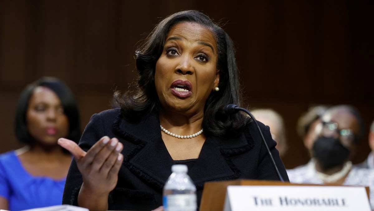 Lisa Cook está acusada de fraude inmobiliario. | Reuters