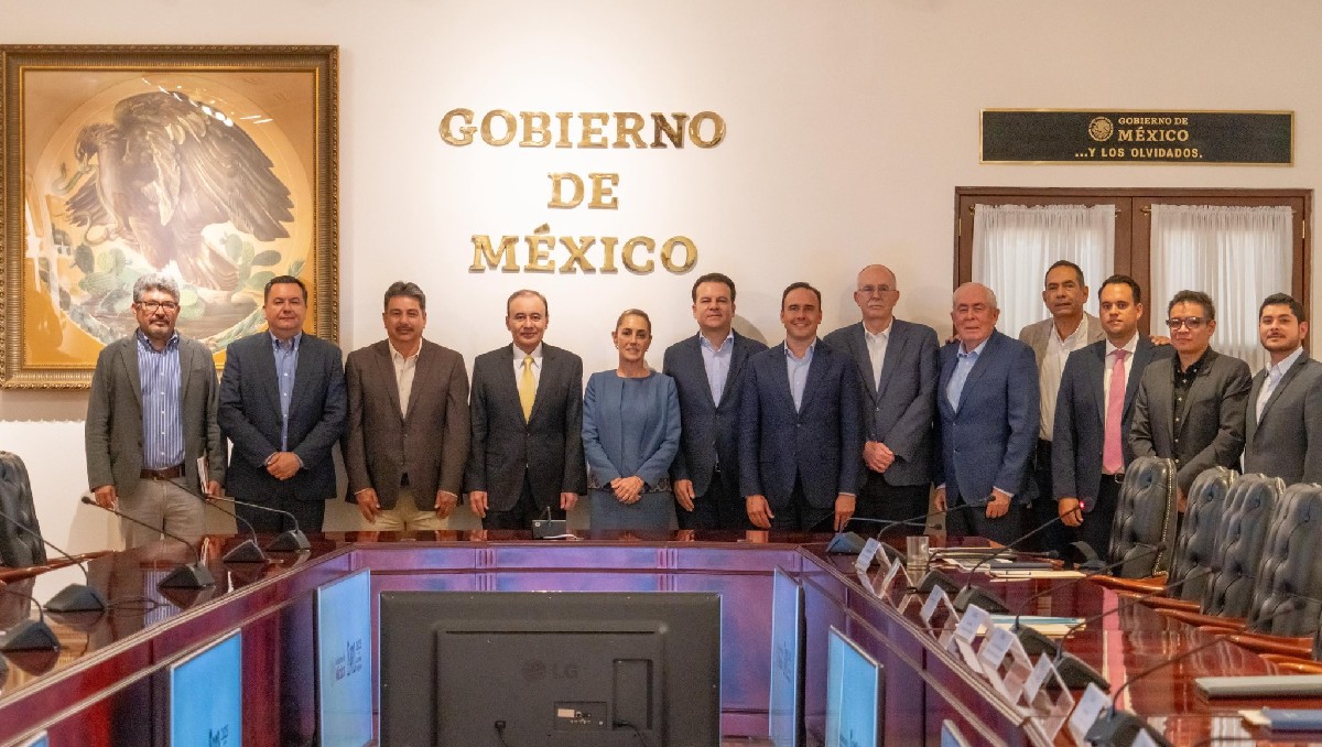Sheinbaum se reúne en Palacio Nacional con gobernadores. | X