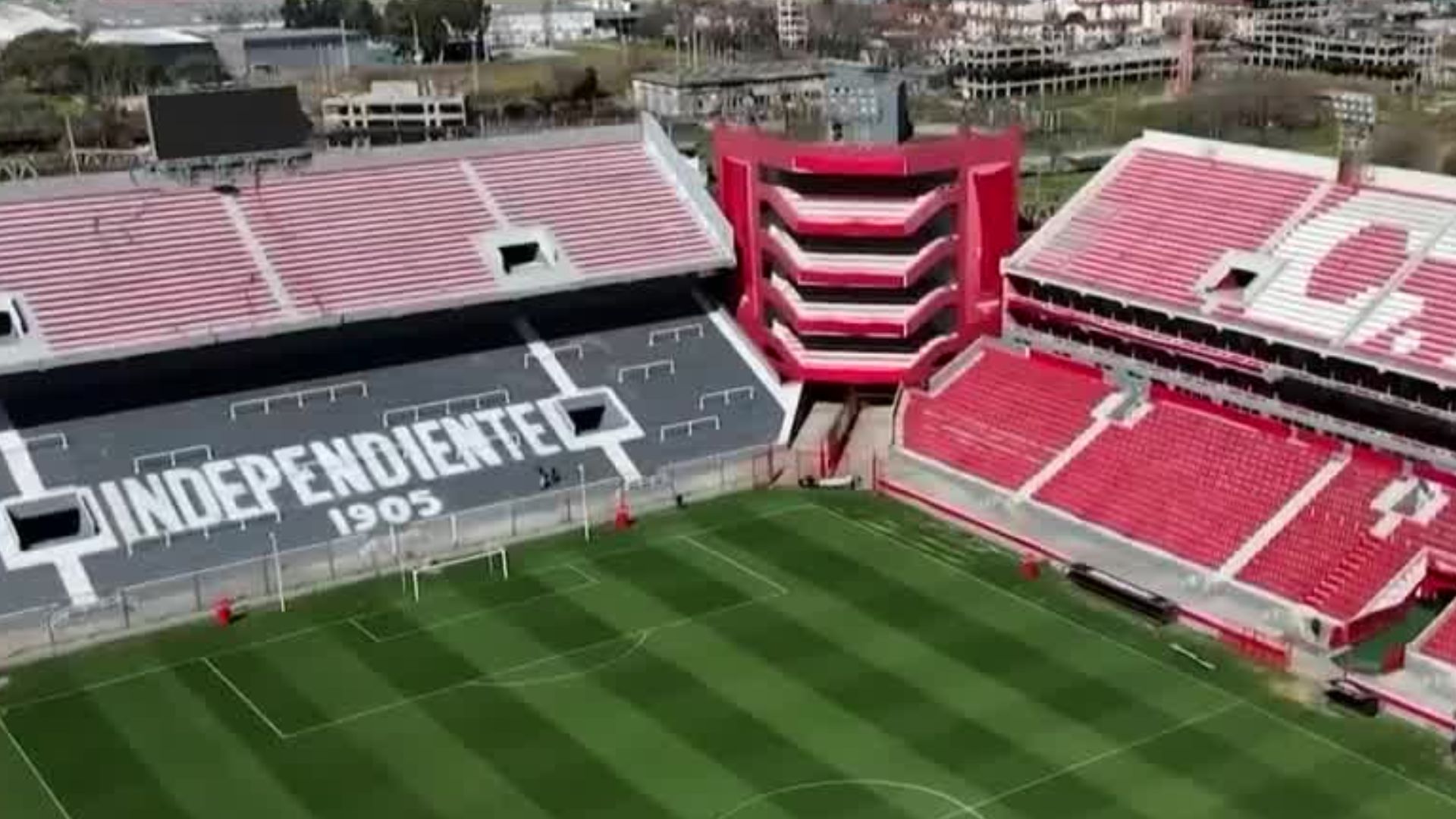 En Argentina, violento enfrentamiento entre aficionados en un partido de futbol deja varios heridos