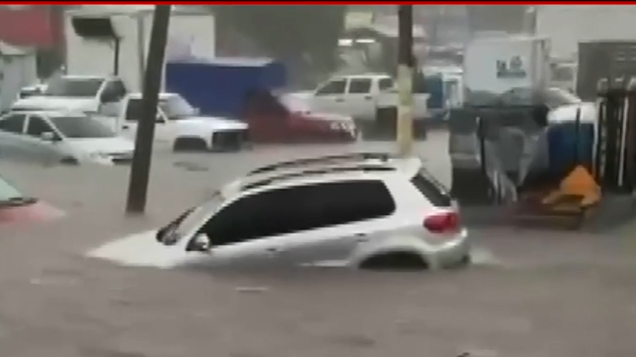 Caos vial en Guadalajara por intensas lluvias: reportan encharcamientos y vías afectadas
