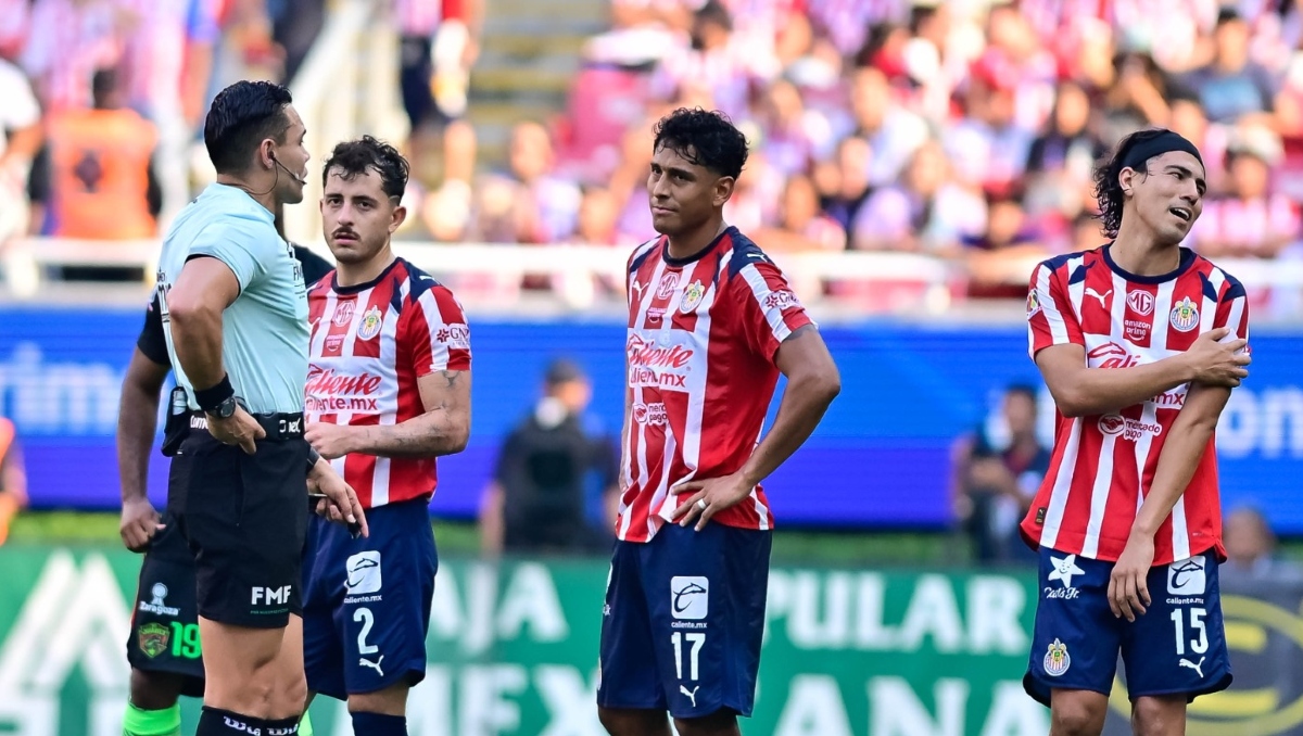 La defensa se ha convertido en el 'talón de Aquiles' para Chivas (Mexsport)