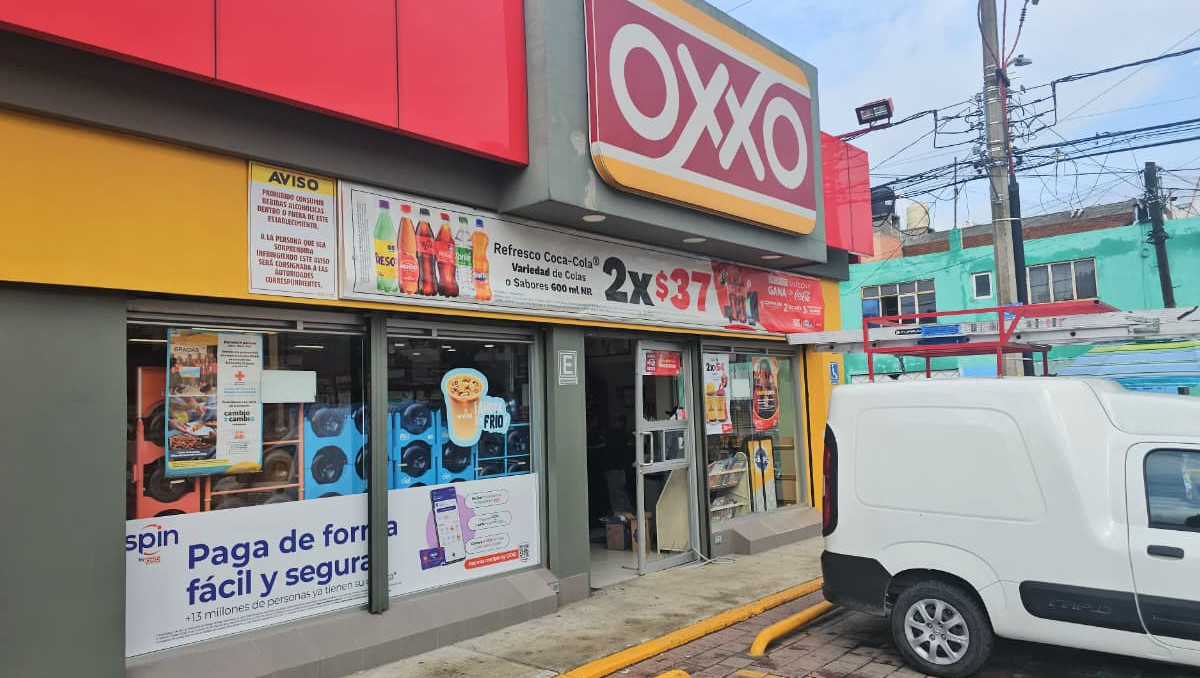 Entran por la fuerza para atracar Oxxo de Naciones Unidas | Daniel Hernández