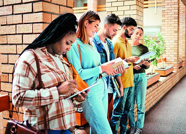El hábito “fomenta la salud mental, la empatía, la creatividad y el aprendizaje”, señalan. SHUTTERSTOCK