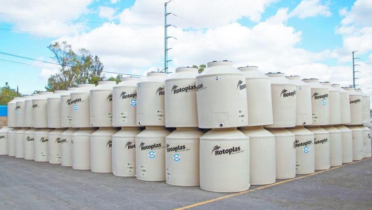 Miles de familias en Nuevo León aún enfrentan dificultades para acceder al agua con suficiente presión. Foto: Especial