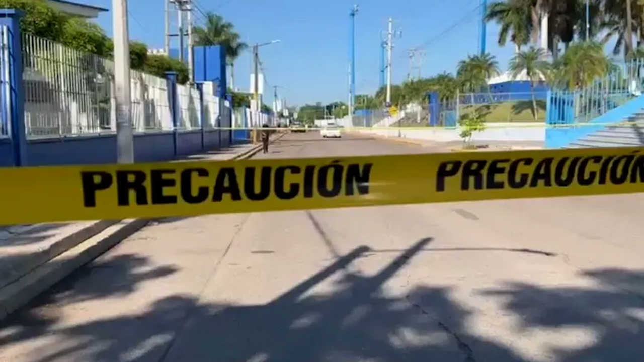 Policía municipal es asesinado frente a preparatoria en Culiacán
