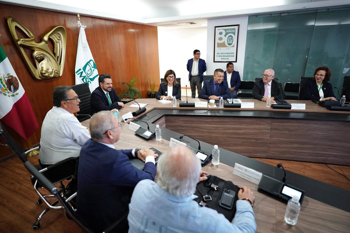 Zoé Robledo se reunió con 14 titulares de las Oficinas de Representación del IMSS. | Especial