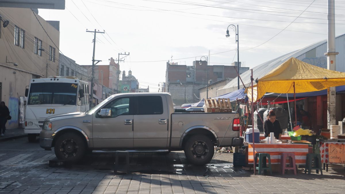 Abandonan cadáveres cerca del mercado 5 de Mayo, en Puebla | EsImagen