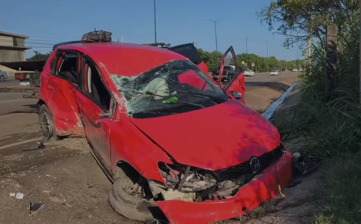 Automóvil destrozado en Avenida de la Industria, Altamira. | Mario Juárez