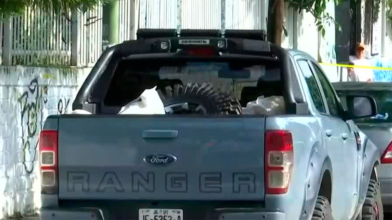 Confirman que son cuatro los cuerpos hallados en camioneta en Guadalajara; dos eran de niños