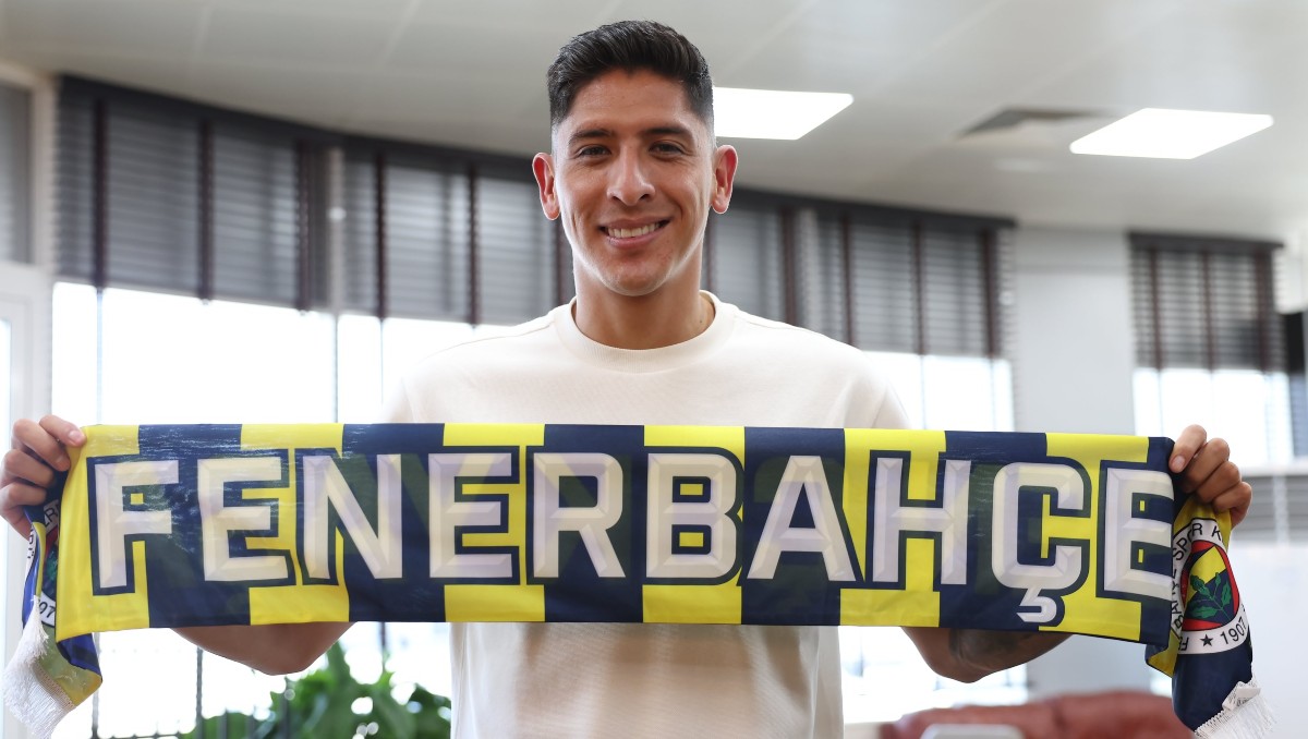 Edson Álvarez jugará en el Fenerbahçe de Turquía de José Mourinho (X @Fenerbahce)