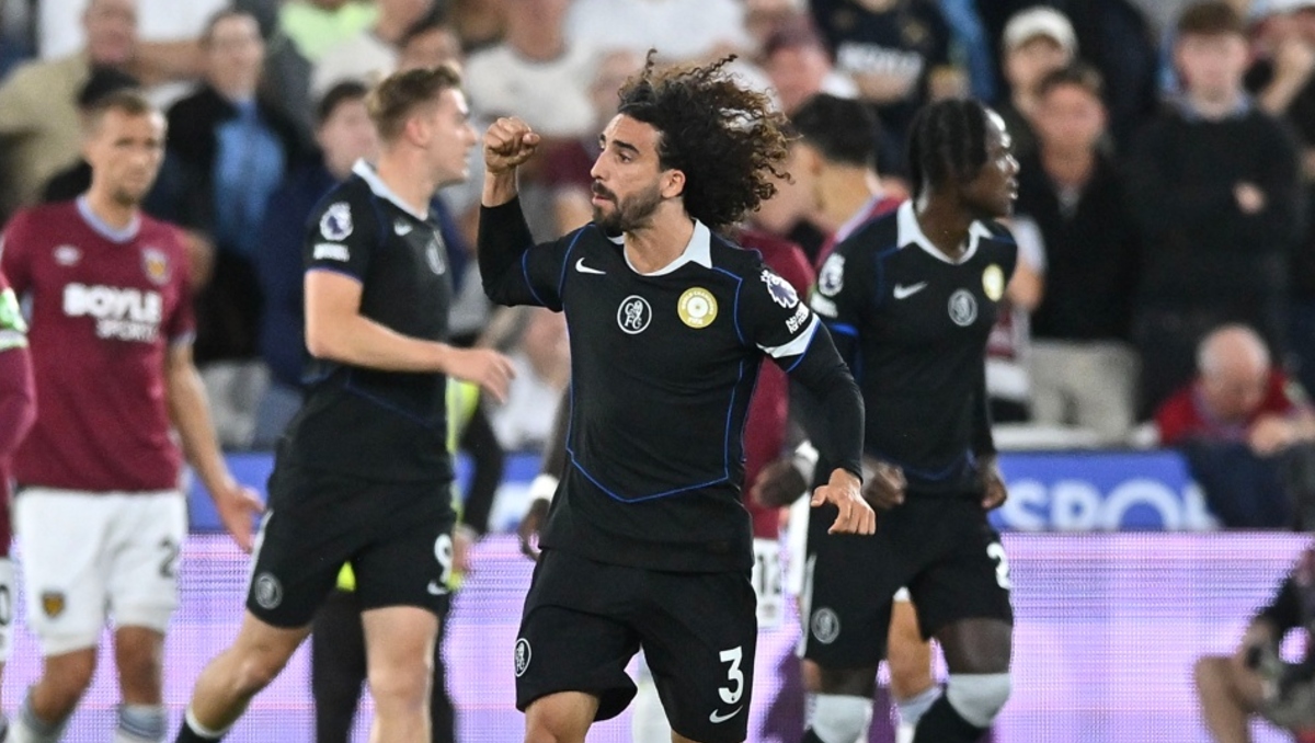 El español Cucurella confirma su renovación de contrato con Chelsea (EFE)