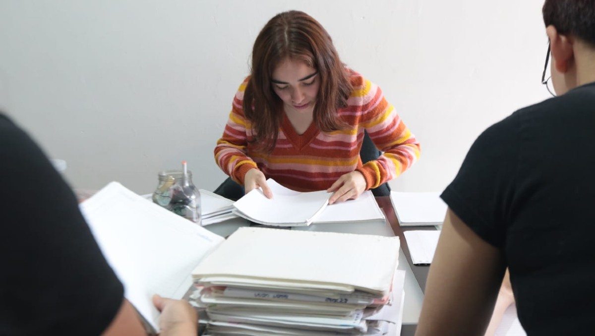 La familia busca apoyar a estudiantes que lo necesiten y darle otro uso a las libretas. (Tania Contreras)