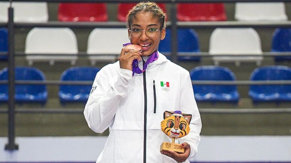 La luchadora jalisciense Edna Jiménez alcanza el bronce en Asunción (Cortesía)
