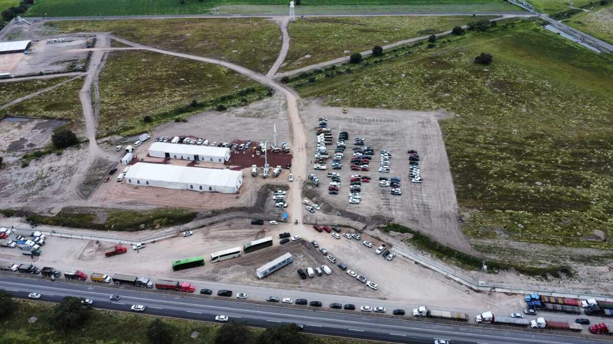 Planeación ante centro de abasto en Zapotlán. (Jorge Sánchez)