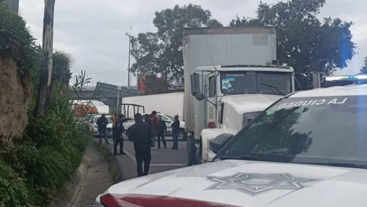 Tráiler con reporte de robo en Puebla termina en bodega de Tlaxcala | Especial