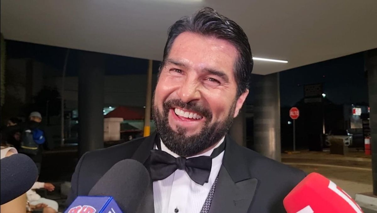El actor Arturo Carmona habló por primera vez sobre el recién confirmado divorcio entre Alicia Villarreal y Cruz Martínez. Ángel Martínez