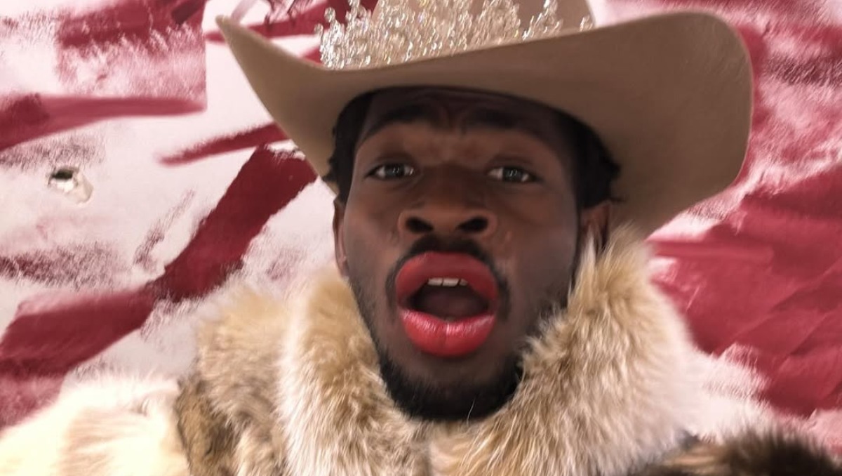Lil Nas X permanecerá en la cárcel