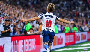 Sergio Canales anota gol olímpico en partido de Monterrey contra Necaxa en la Liga MX