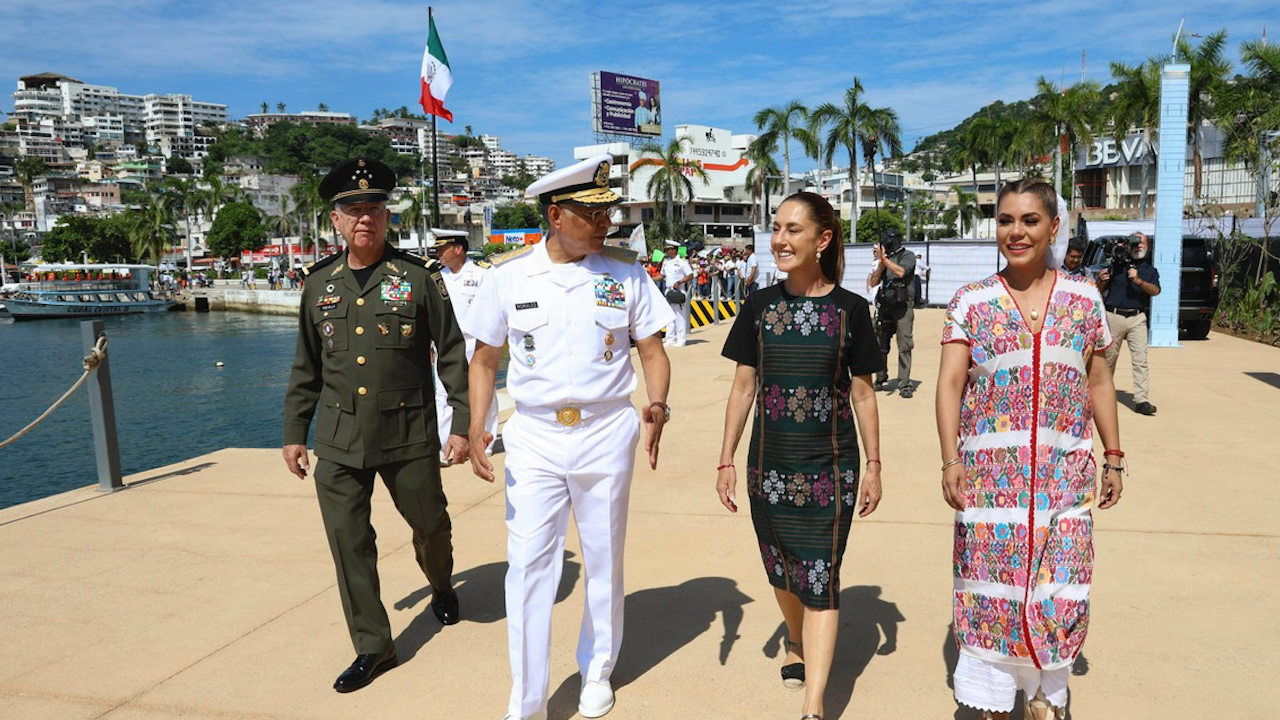 Sheinbaum inaugura el Marinabús, nuevo transporte turístico en Acapulco