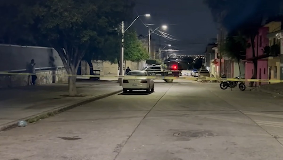Una familia fue atacada a balazos afuera de su vivienda en la colonia Lomas de la Trinidad, en León.