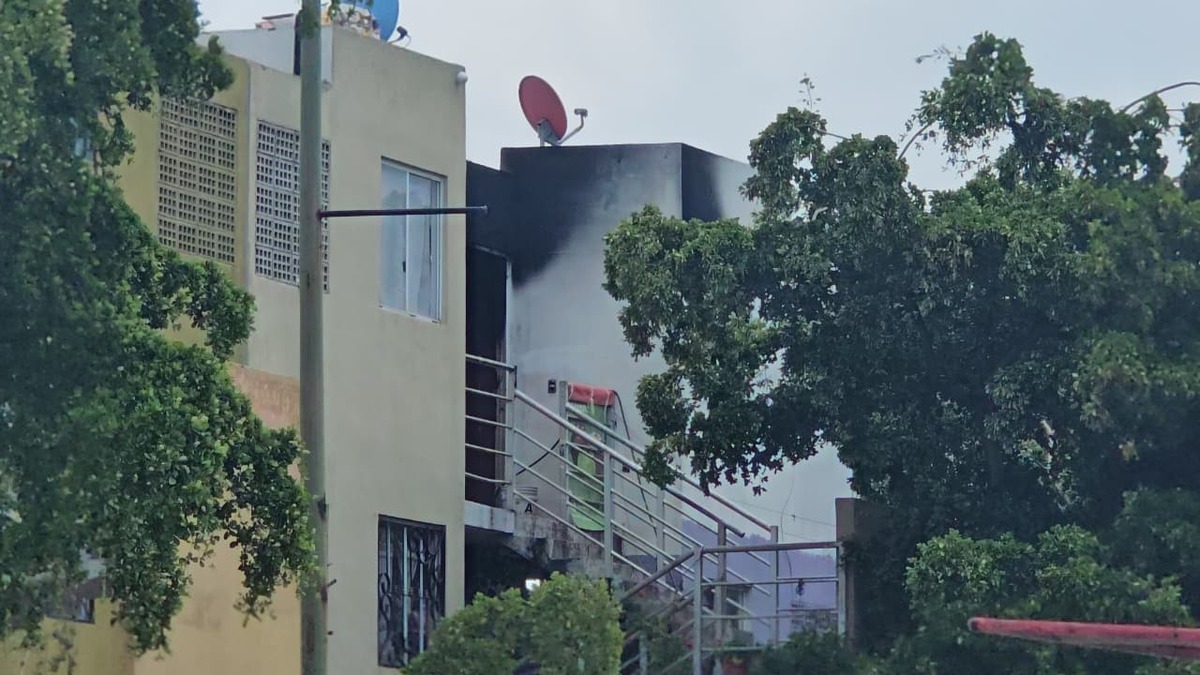El incendio ocurrió en un departamento de la colonia Santa Cruz de las Flores. (Juan Carlos Munguía)
