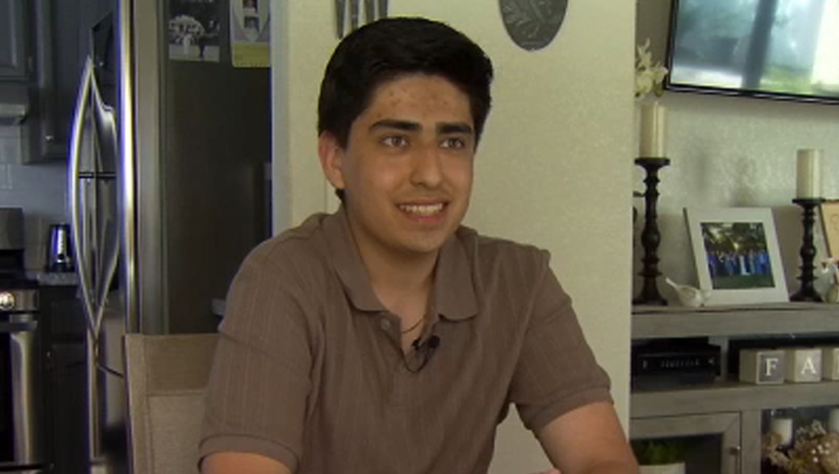Joven mexicano entra a 15 universidades en EU. | ESPECIAL