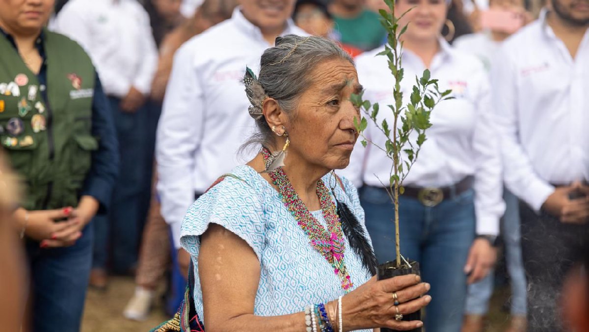 Previo a la jornada de reforestación, se realizó una ceremonia a la Madre Tierra. Foto: (Especial)