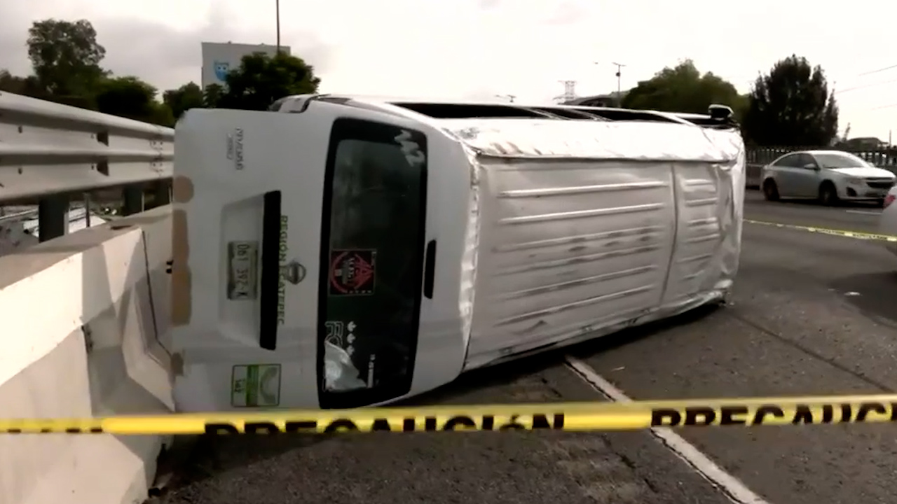 Se reporta volcadura de un transporte público que se dirigía hacia CdMx