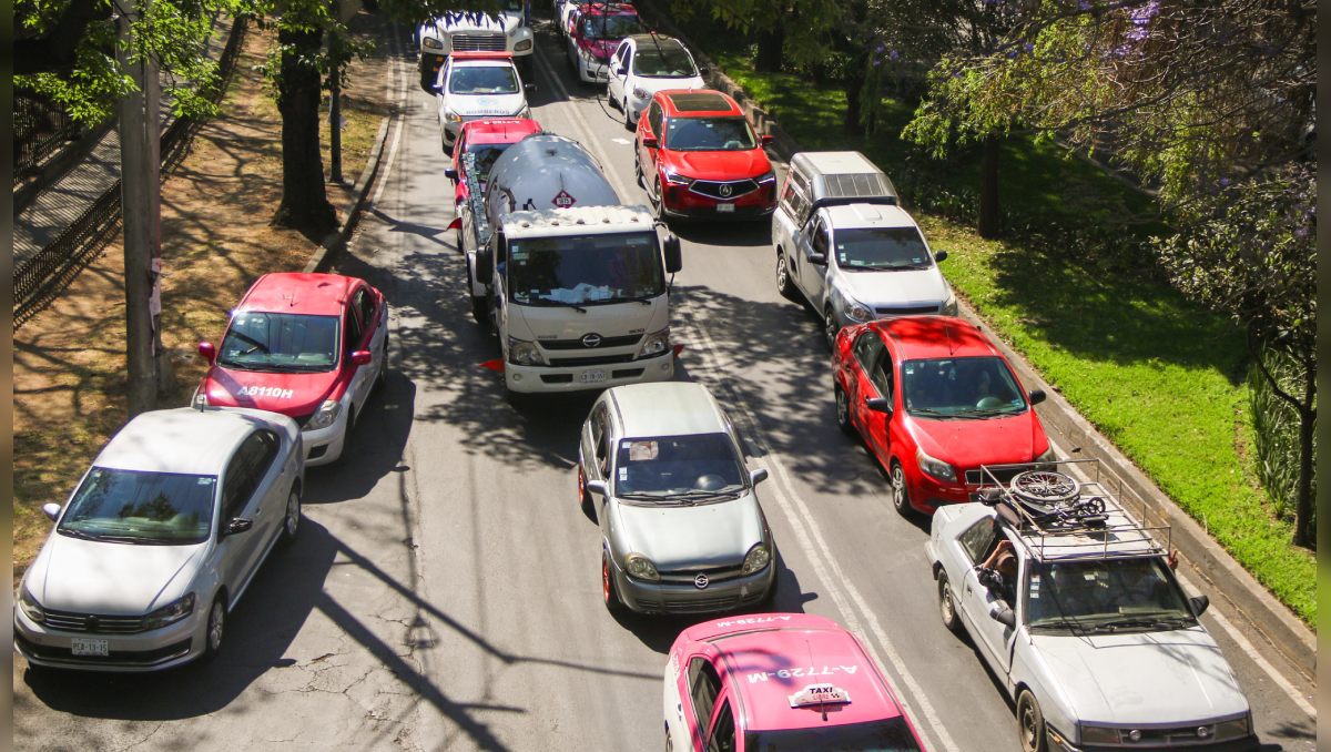 El Estado de México va a reencarpetar 22 kilómetros de carriles centrales del Periférico Norte. Foto: (Cuartoscuro)