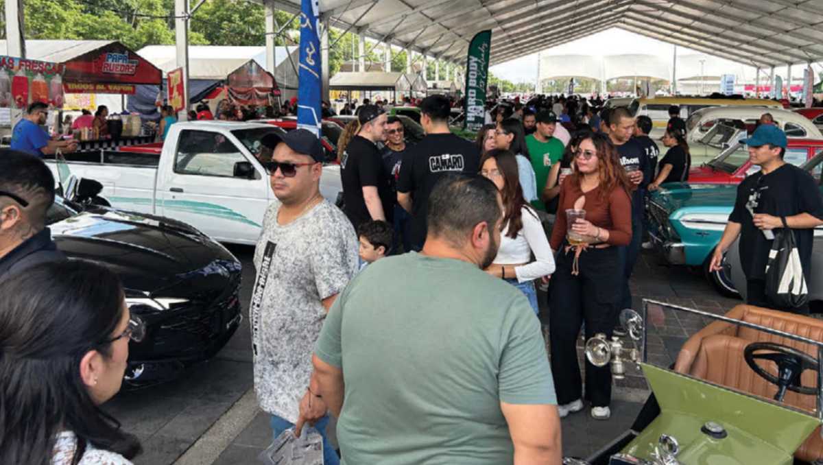 Papá sobre Ruedas 2025 en León reunió a cientos de visitantes con más de 300 autos clásicos, deportivos y tuneados.