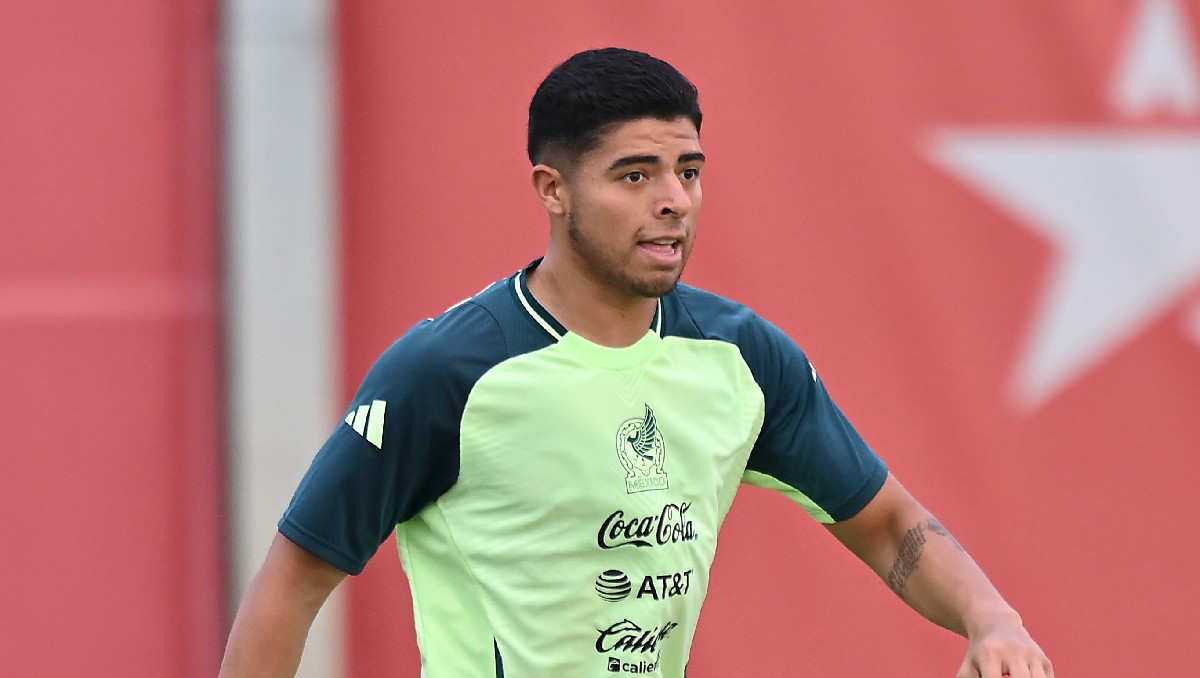 Víctor Guzmán causa baja del microciclo de la selección mexicana por lesión (Imago7)