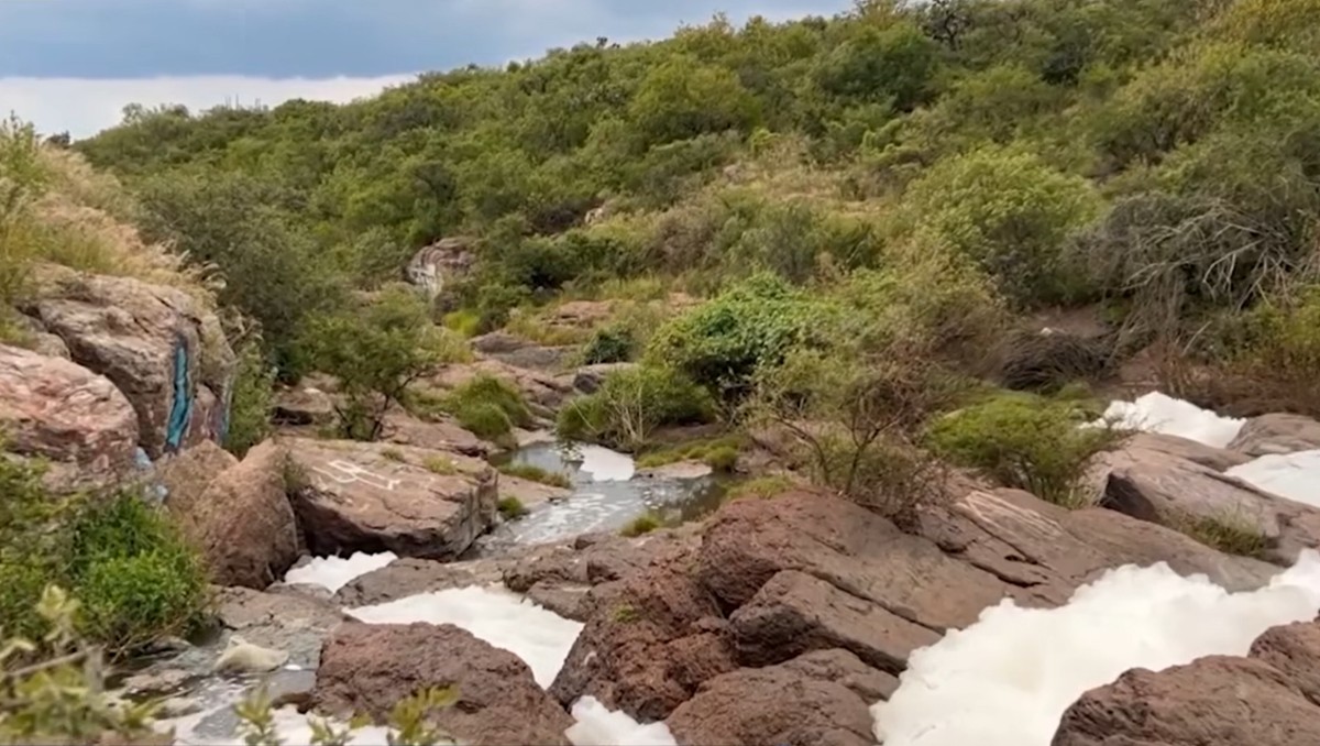 . Víctor Hugo, de 55 años, murió al caer a una cascada mientras intentaba recuperar su casco.