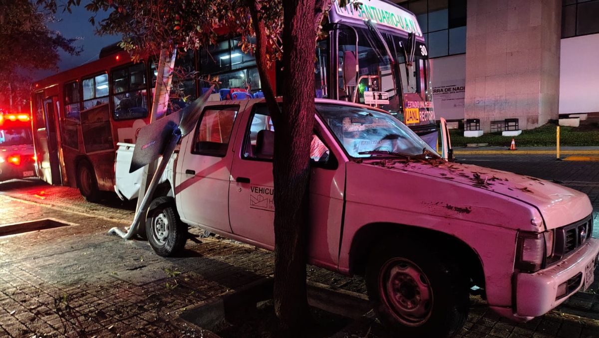 El accidente se reportó en la calle Juan Zuazua, entre la lateral de la avenida Constitución y Padre Raymundo Jardón. Agustín Martínez