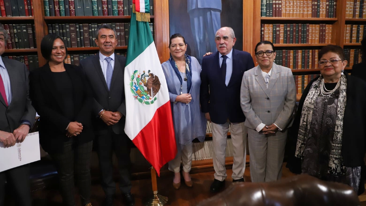 Los consejeros del INE junto a los comisionados en la primera discusión sobre la reforma electoral. | Jesús Quintanar