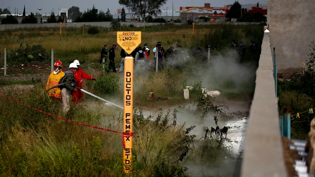 Derrame de hidrocarburo contamina agua, vegetación y fauna de Huachinango