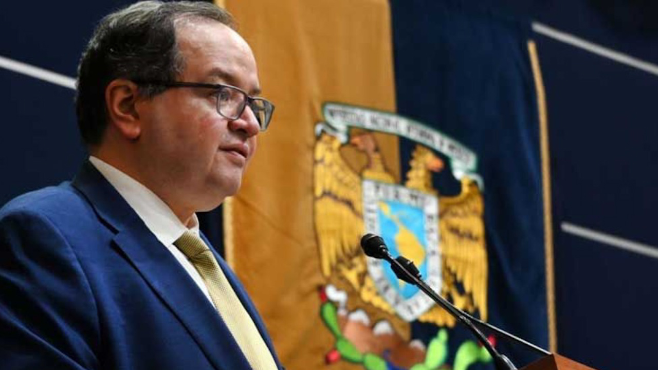 Leonardo Lomelí preside ceremonia del primer ciclo escolar del bachillerato nacional