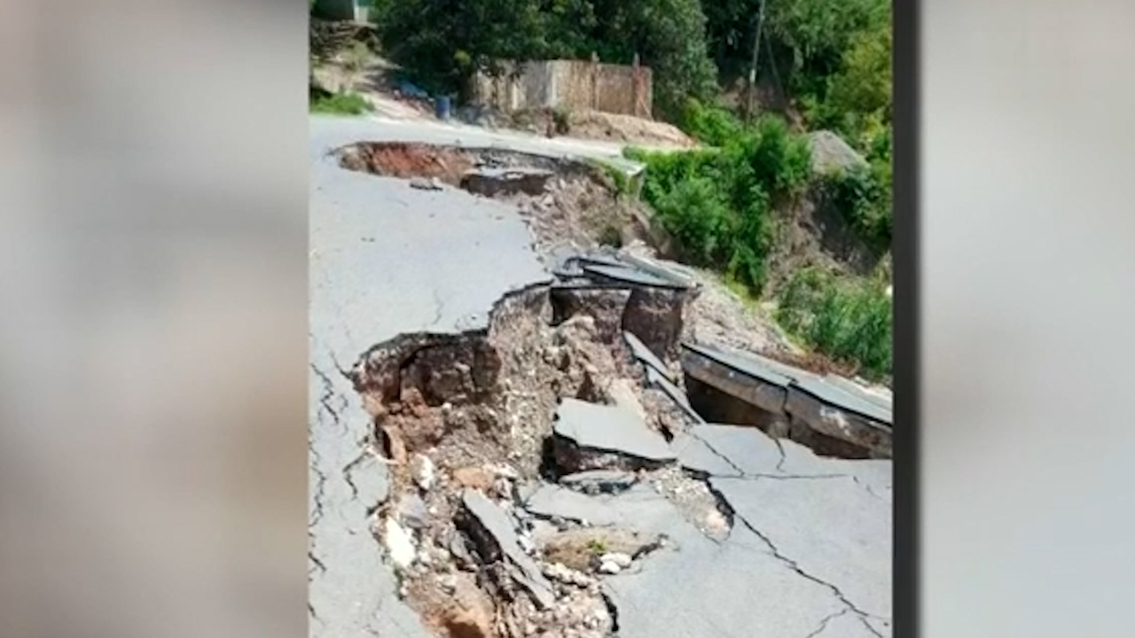 Lluvias causa colapso de carretera en Guerrero; comunidades quedan incomunicadas