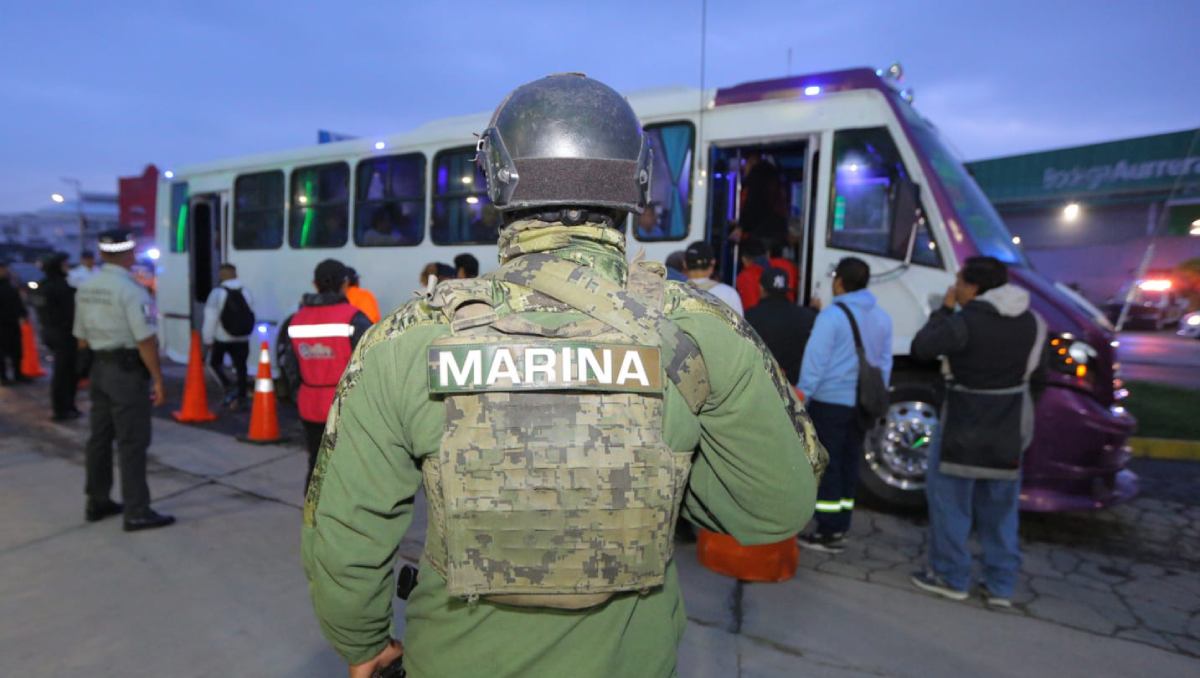 Los operativos se despliegan en paradas de autobuses y combis. | Especial