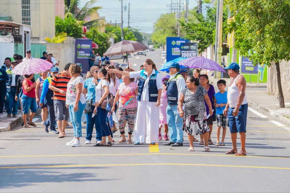 Cecilia Patrón entrega calles nuevas en Mérida, acompañada de vecinos y autoridades municipales | Especial