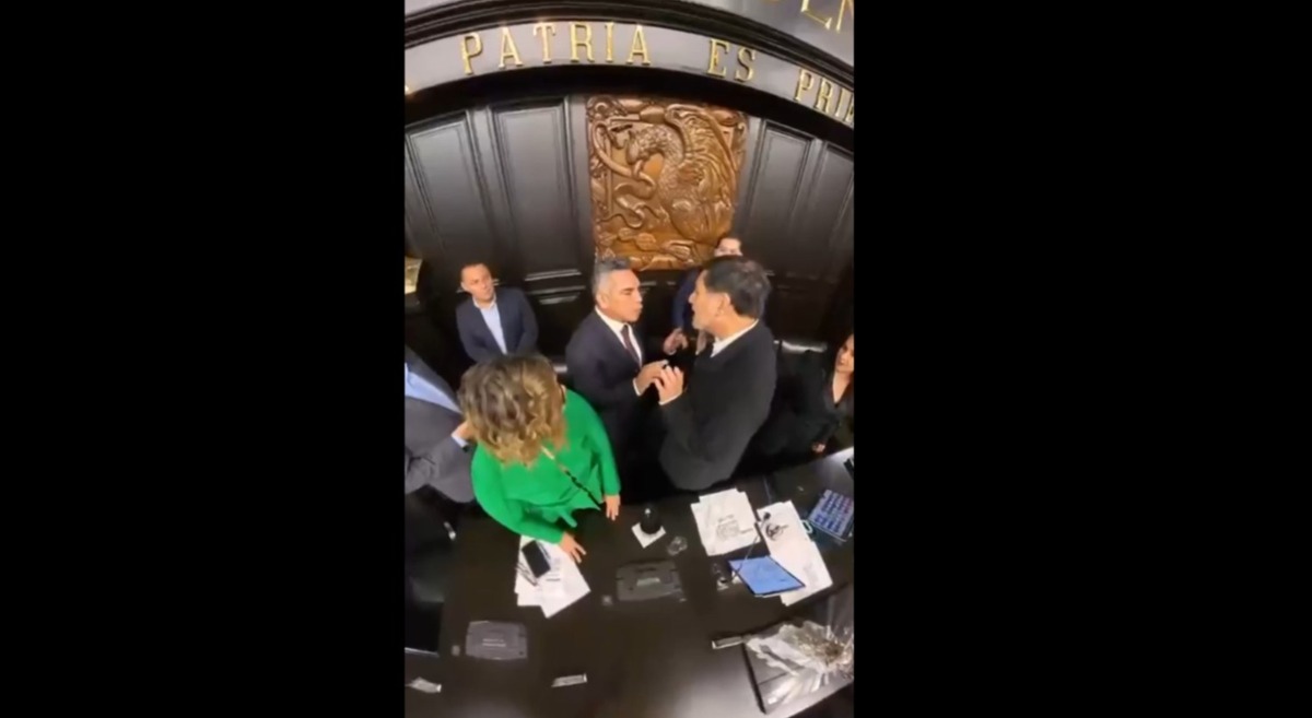 Fernández Noroña y Alejandro Moreno protagonizaron una pelea en la tribuna | @milenio