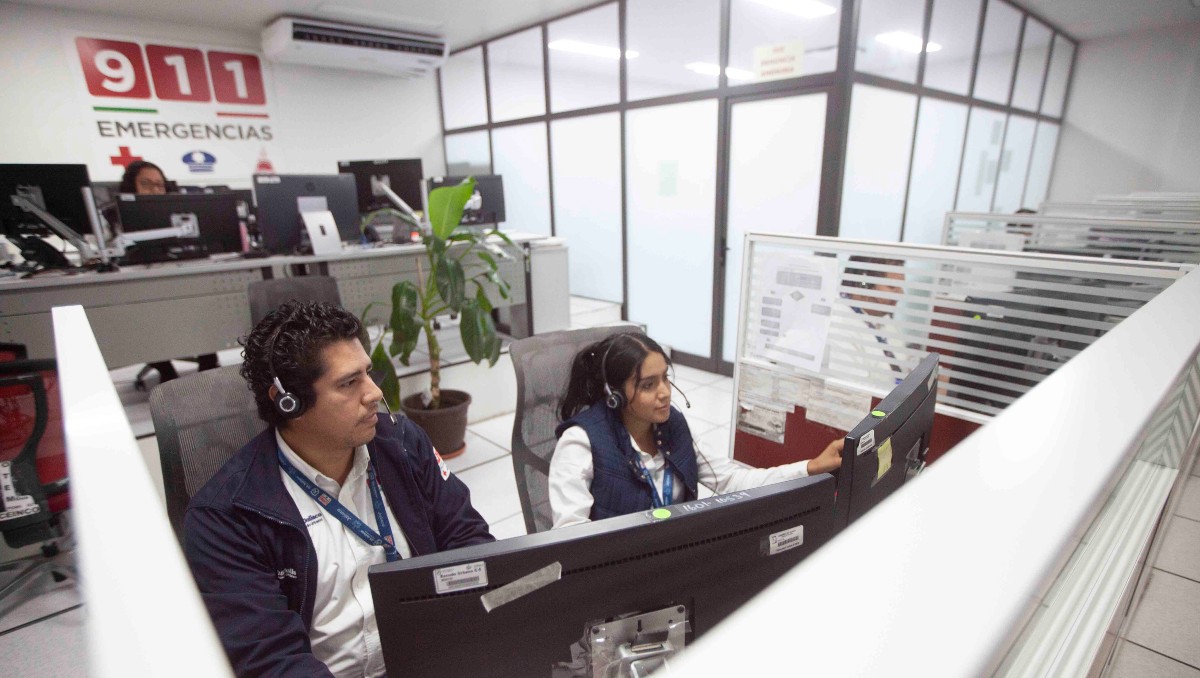 Operadores de la Línea 911 en Jalisco atienden miles de llamadas al día (Fernando Carranza)