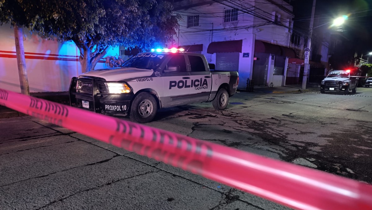 Policía de Tlaquepaque acudió al lugar del doble asesinato en la colonia Las Vegas (Vicente Torres Alfaro)