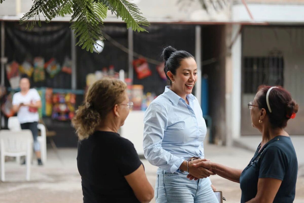 Recorre la colonia 5 de mayo y afirma que en Gómez Palacio latirá fuerte el corazón de la Transformación.| Especial.