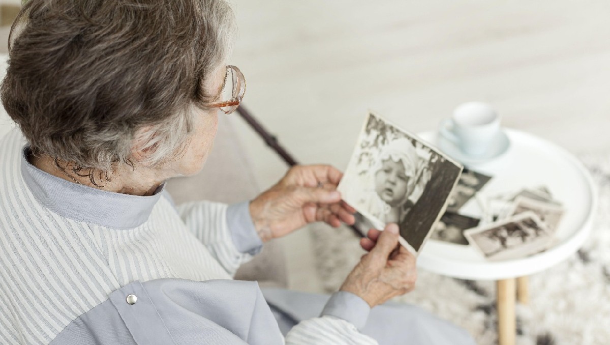 Las terapias no farmacológicas son un complemento para el tratamiento del Alzheimer | Freepik
