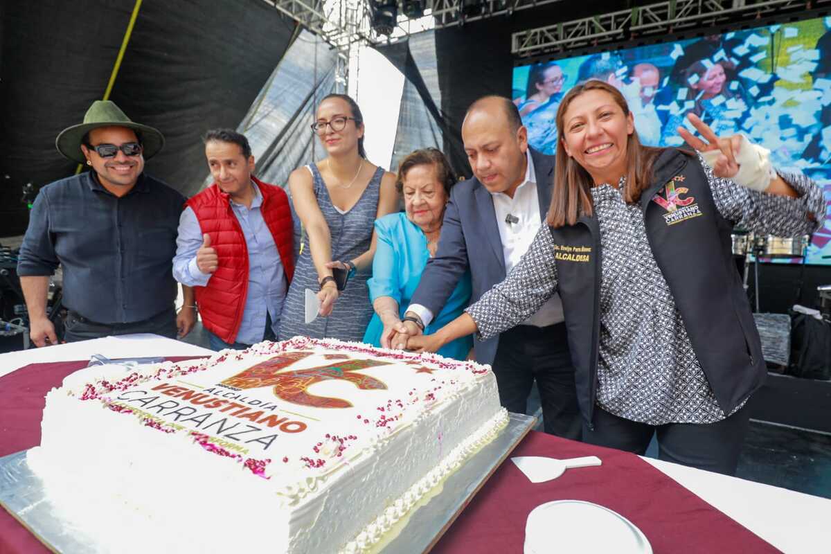 Los adultos mayores que asistieron pudieron disfrutar de alimentos, bebidas refrescantes y por supuesto de pastel. | Especial