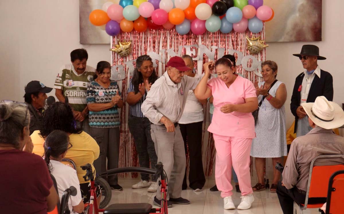 Cáritas Diocesana en Gómez Palacio celebra abuelitos en su día. l Rolando Riestra